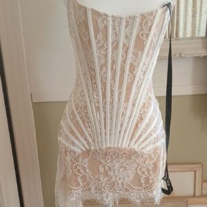Elegant Strapless Lace Dress in Cream